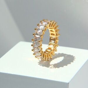 Oma the label “Sadie ring “